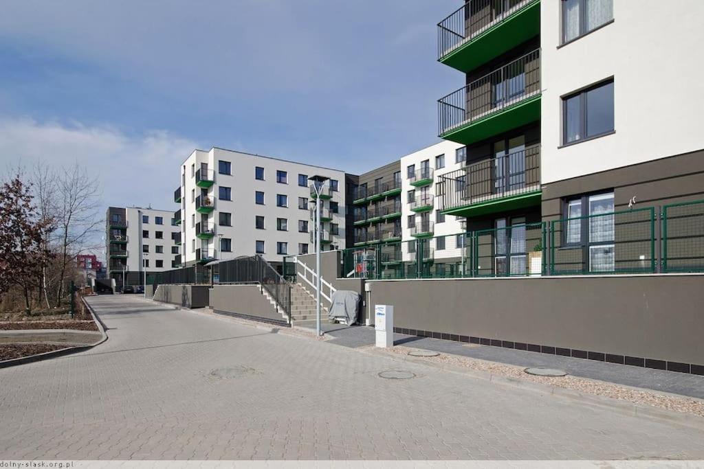 Cozy Corner: Apartment With Wifi And Private Balcony Wroclaw Luaran gambar