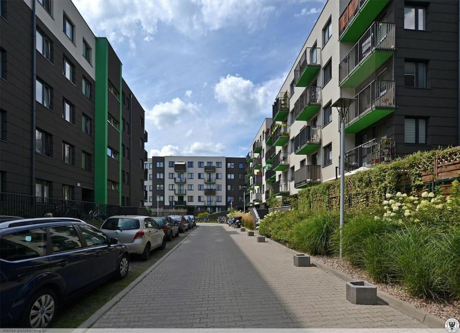 Cozy Corner: Apartment With Wifi And Private Balcony Wroclaw Luaran gambar