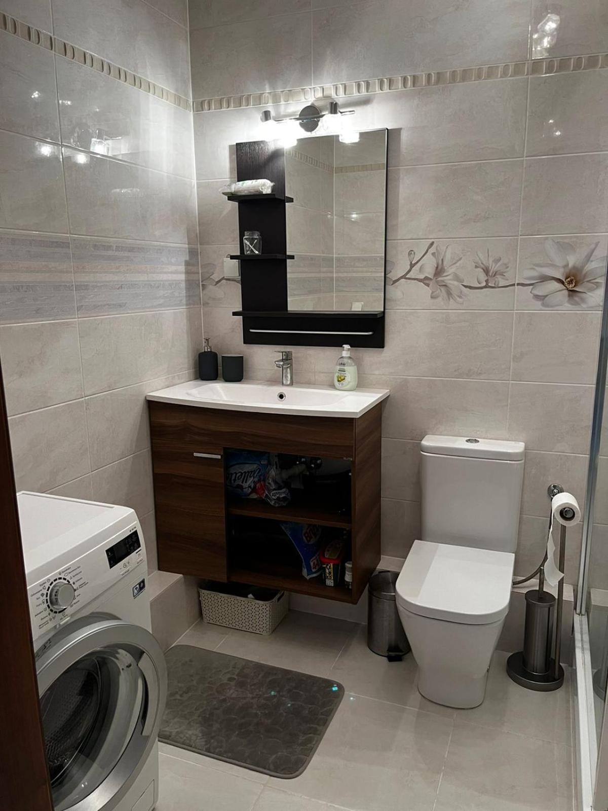 Cozy Corner: Apartment With Wifi And Private Balcony Wroclaw Luaran gambar