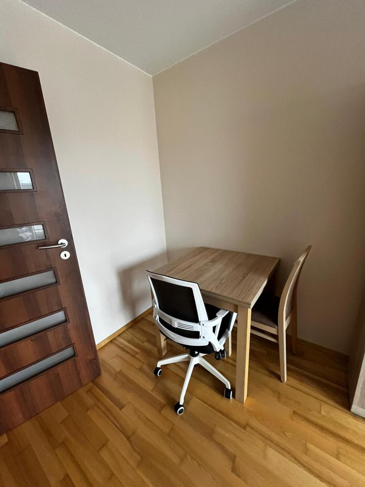 Cozy Corner: Apartment With Wifi And Private Balcony Wroclaw Luaran gambar